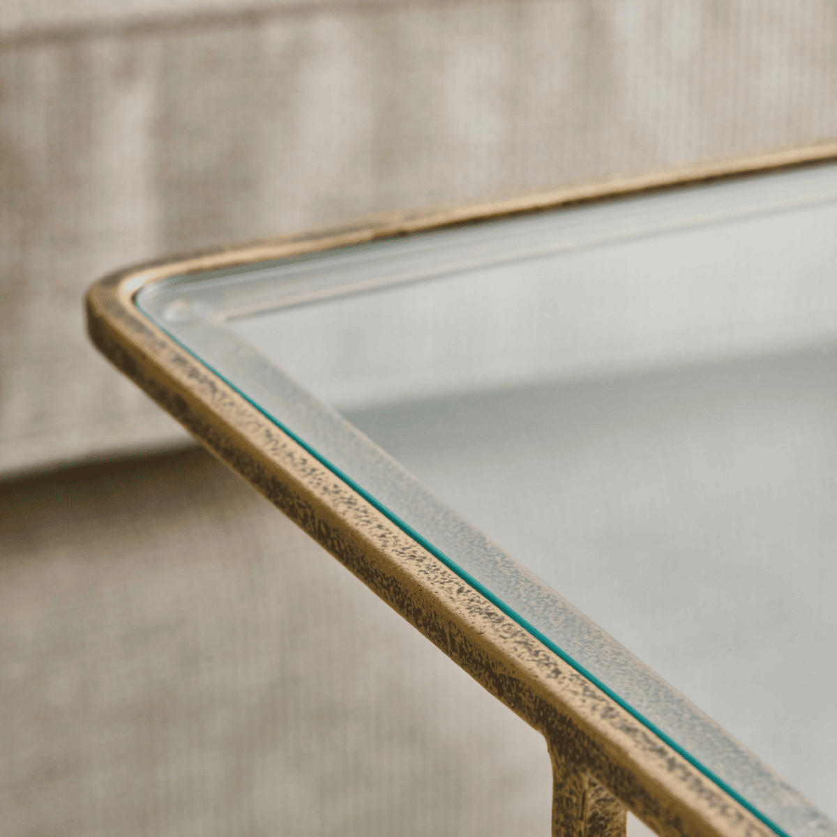 BEISTELLTISCH aus goldenem Metall und Glas L25,5 cm - ANTOINETTE - Goldfarben, Metall (25.5/25.5/55.5cm) - Signature