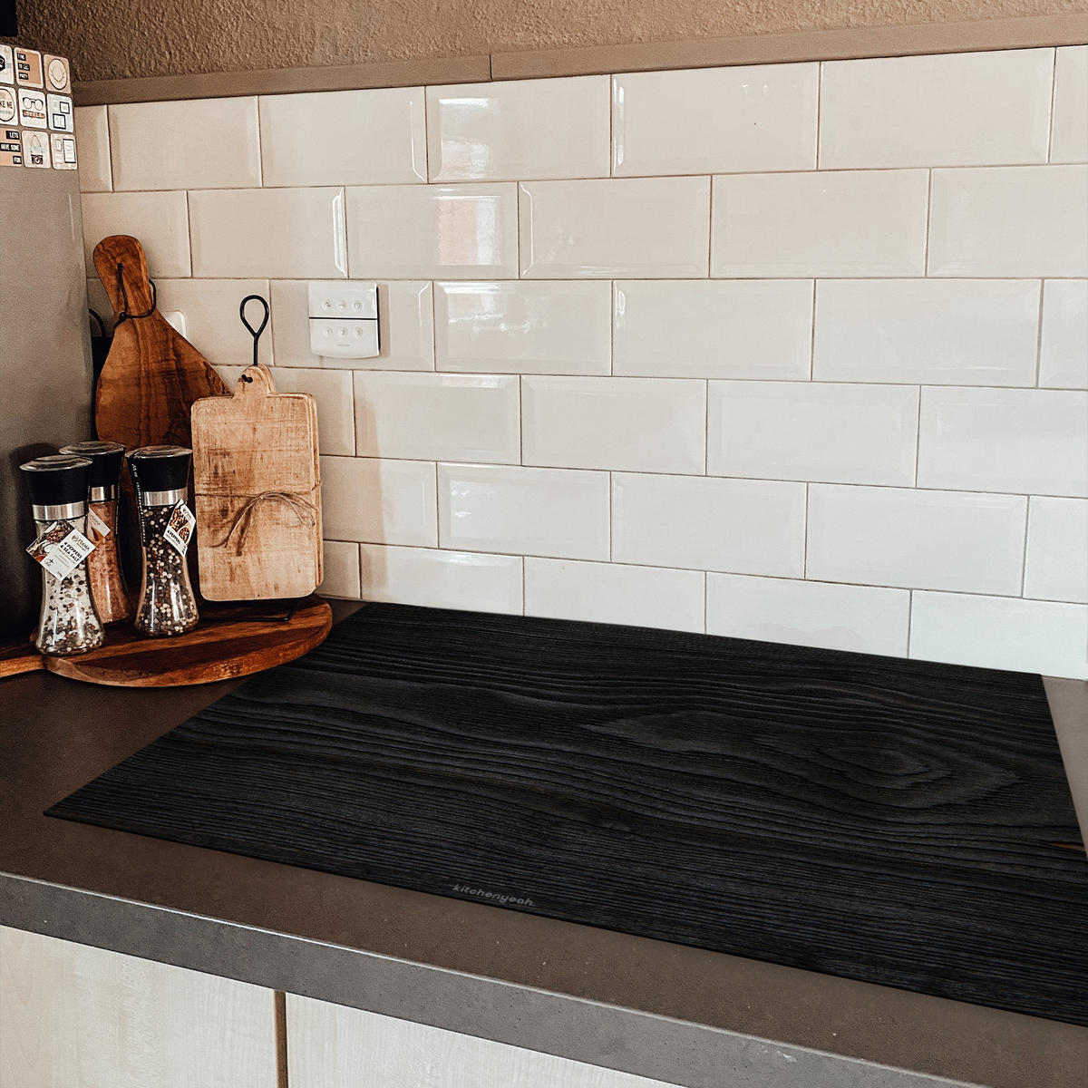 HERDABDECKPLATTE Schwarz - Holzoptik Induktionsschutz 80x52.2 cm - Schwarz, Kunststoff (80.2/52.2/0.2cm) - MuchoWow