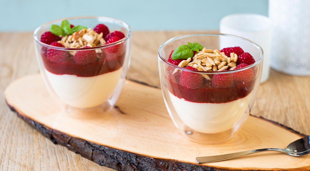 XXXLecker-Eierlikoercreme-mit-Himbeeren-und-Knusper-im-Glas