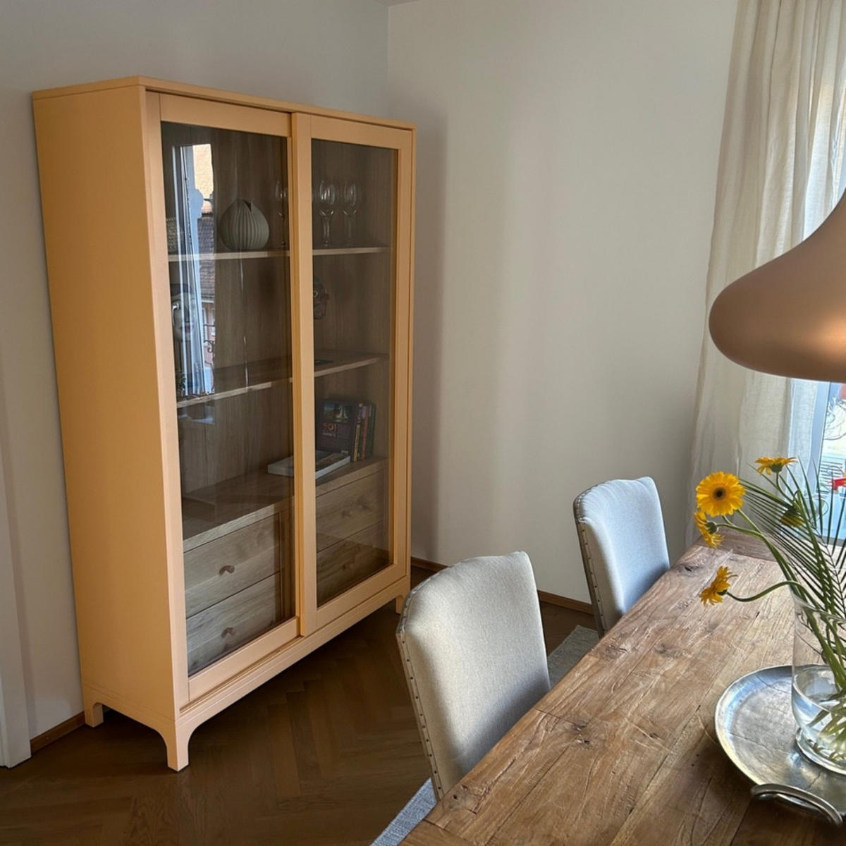 VITRINE mit Schiebetüren - Anrichte COSTA - Eichefarben, Holz (120/200/45cm) - Rawood Furniture