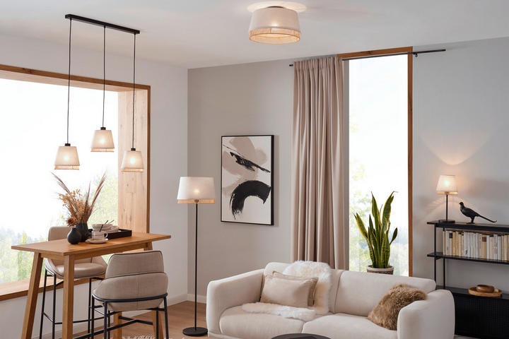 beiges Sofa mit hellen Leuchten