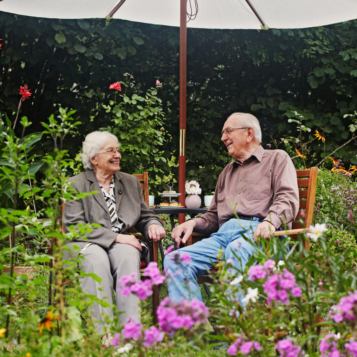 GARTENTISCH - Schwarz, Metall (70/70/72cm) - Relaxdays