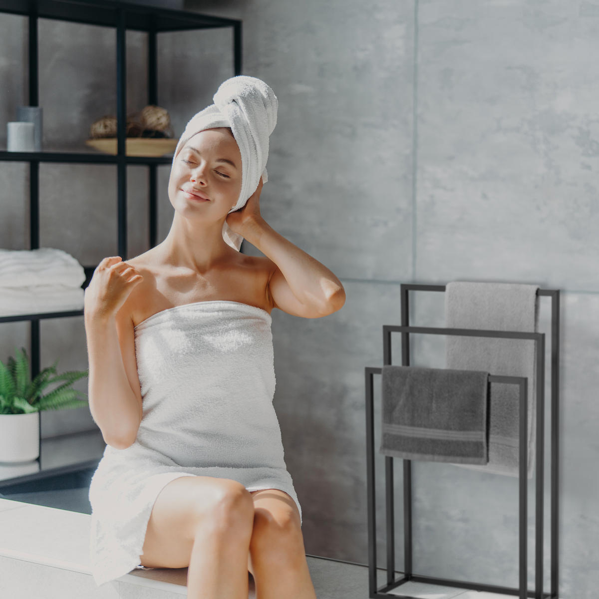 HANDTUCHSTÄNDER - Schwarz, Metall (46/82.5/21cm) - Relaxdays