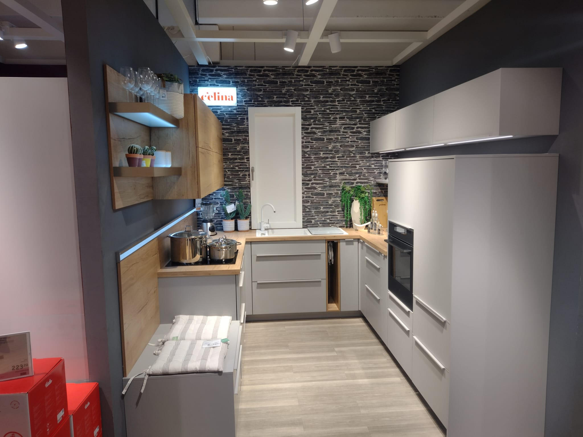 KUCHYNA : TONIO- SIVA MATNA/ DUB SIERA - Celina