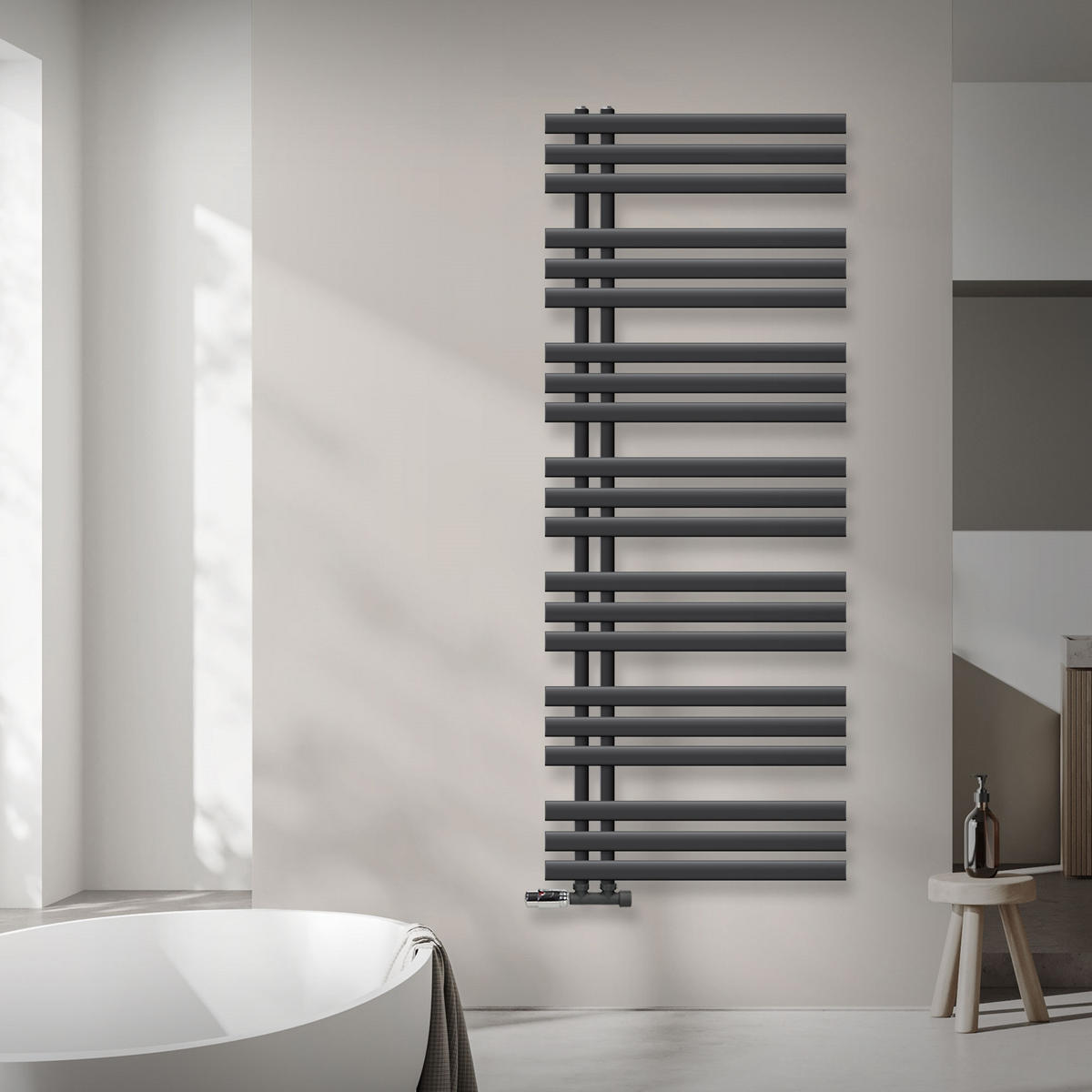 KOUPELNOVÉ těleso Iron EM 600 × 1600 mm, antracitové, s rohovým ventilem - antracitová, kov (60/160/3cm) - LuxeBath