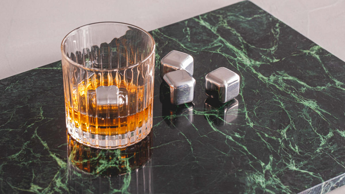 WHISKEY-STEINE - Edelstahl - 4 Stück - Silberfarben, Metall (3/3/3cm) - Jay Hill