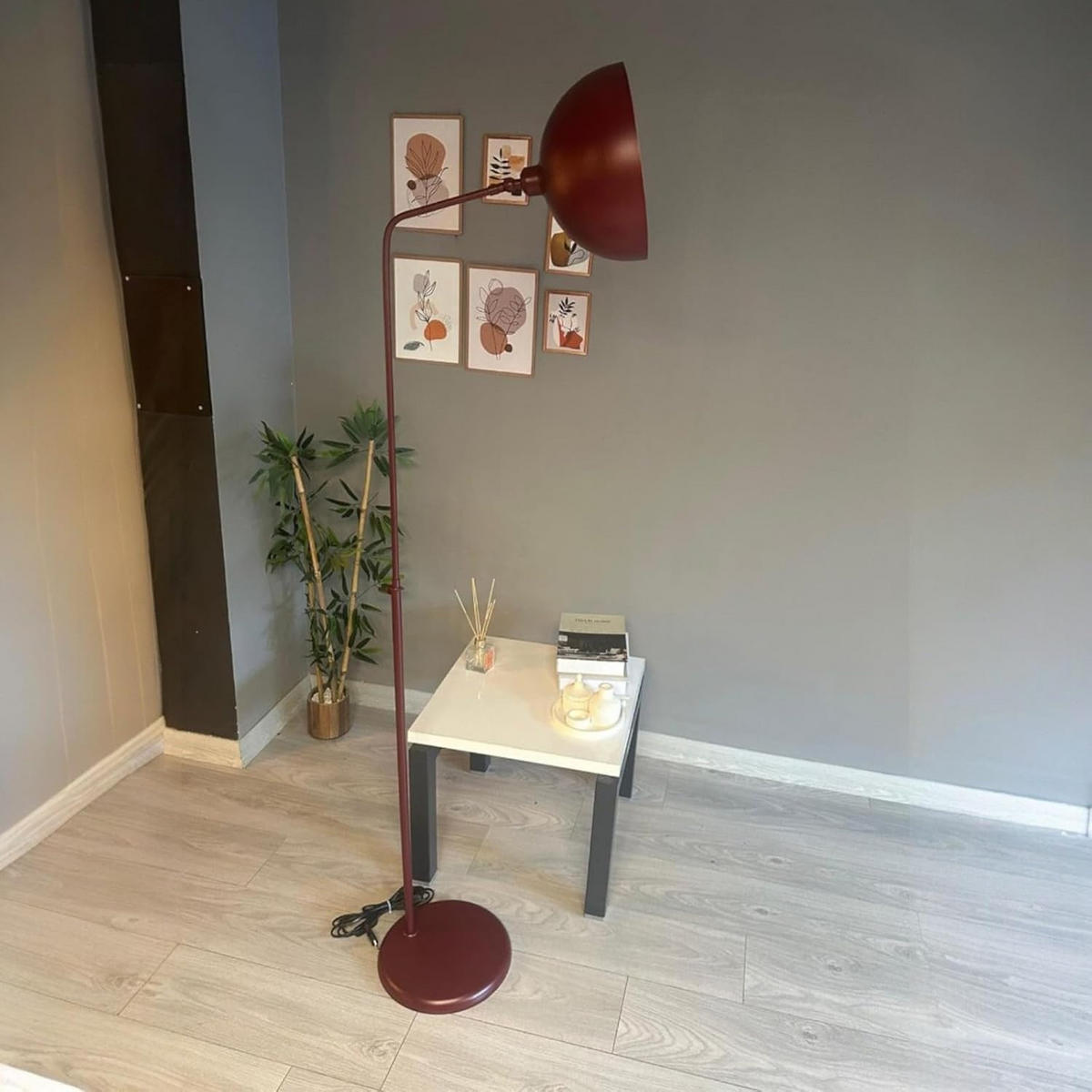 STEHLAMPE Norek aus Metall mit E27, verstellbarer Lampenschirm - Bordeaux, Metall (37/37/169cm) - Bamyum