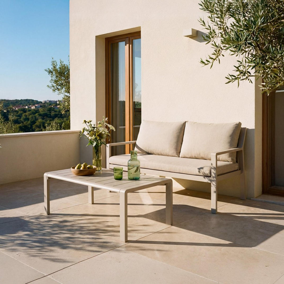 GARTEN-SET mit 2-Sitzer-Sofa und Couchtisch aus beigem Aluminium Niran - Beige, Metall - Klast Home