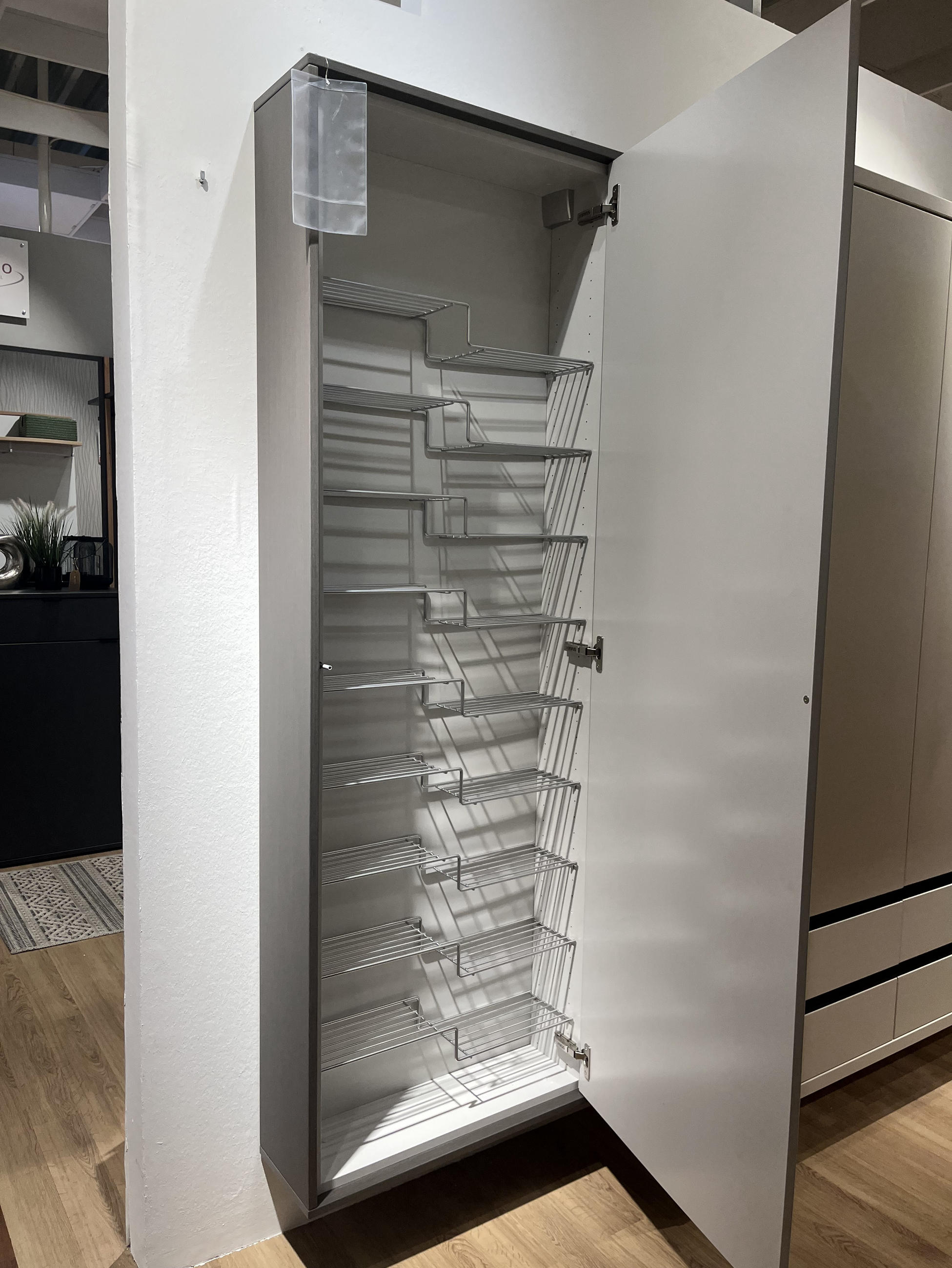 HÄNGESCHRANK INNOVA - Invivus