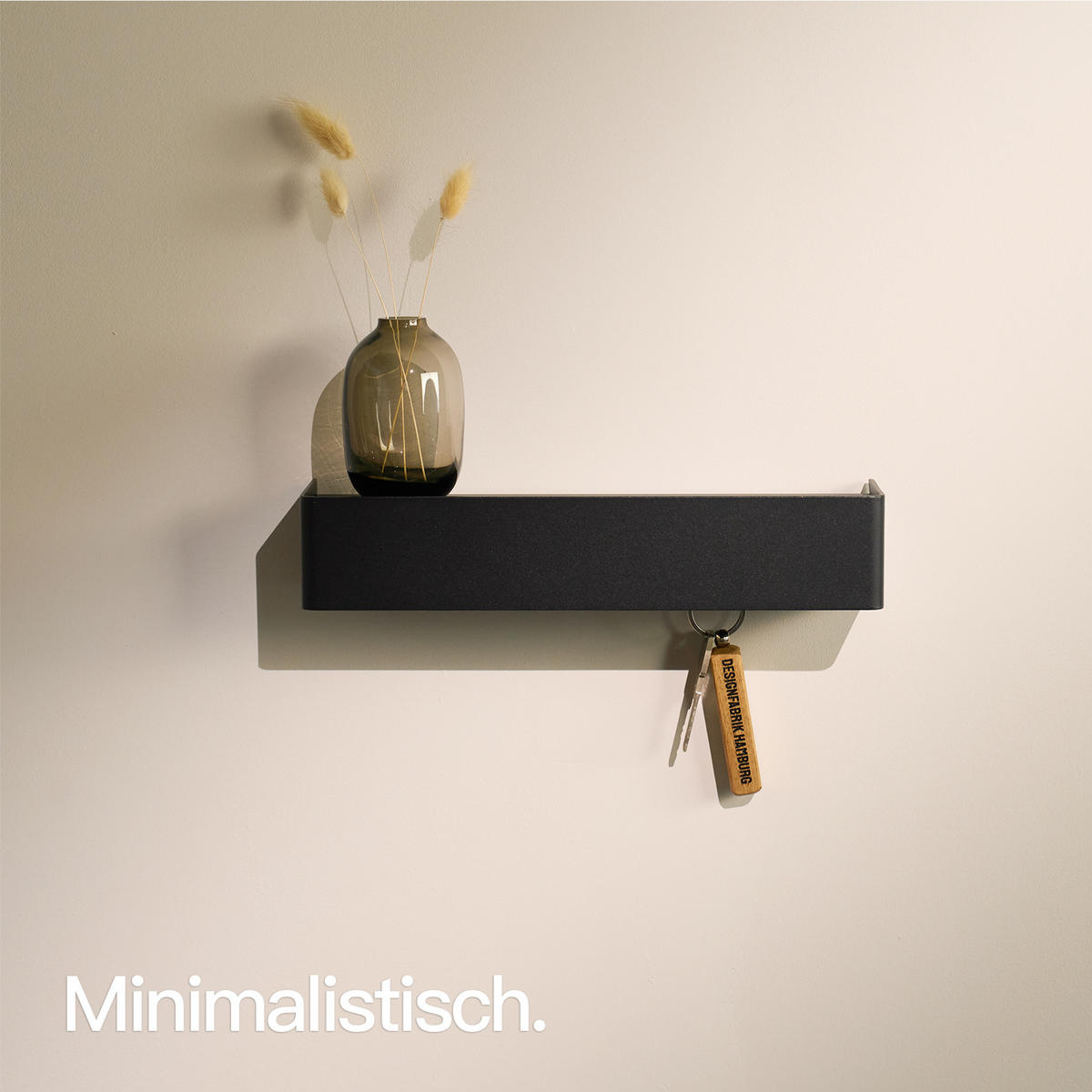SCHLÜSSELBRETT MIT ABLAGE - Schwarz, Metall (28/5.5/7.5cm) - Designfabrik Hamburg