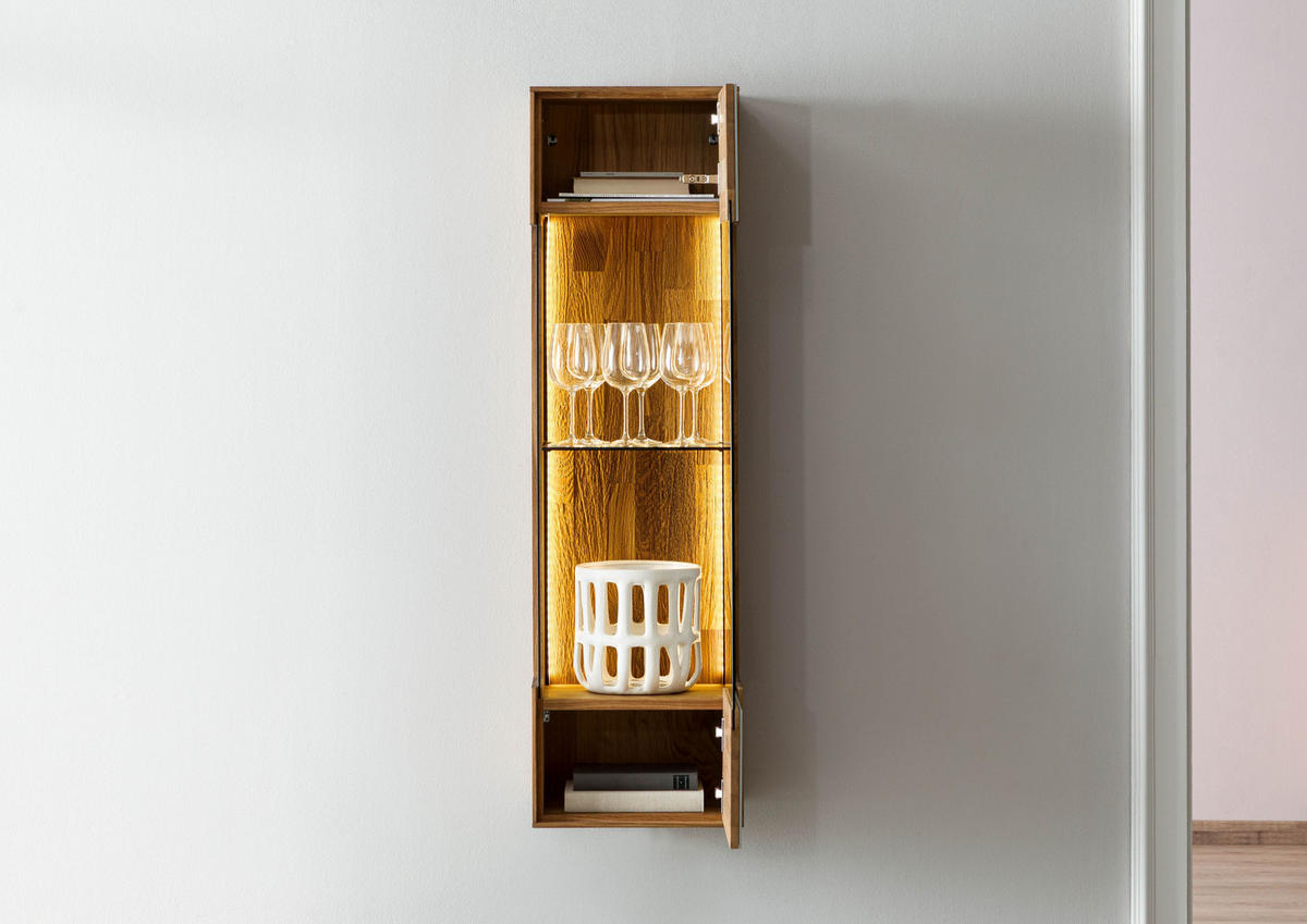 HÄNGEVITRINE Wildeiche 37x32x130 natur geölt / Glas weiß WIEN #132 - Braun, Holz (37/130/32cm) - Massivmoebel24