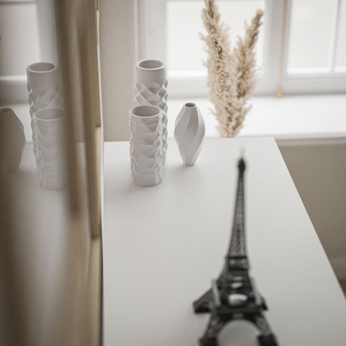 SIDEBOARD LINA II 1D4S mit LED-Beleuchtung Griffe Goldchrom - Weiß, Holzwerkstoff (138/84/41cm) - Lookway