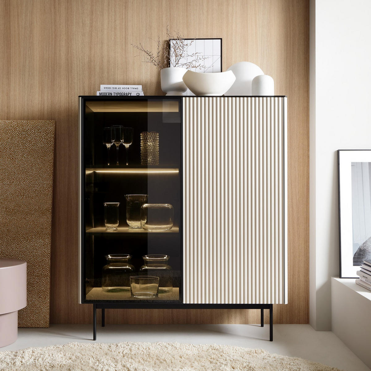 VITRINE DIJON WT107 107 cm (Kaschmir, Glasplatte, Antisol-Glas, LED) - Kaschmir/Schwarz, Glas/Holz (107/127/39cm) - Ravio
