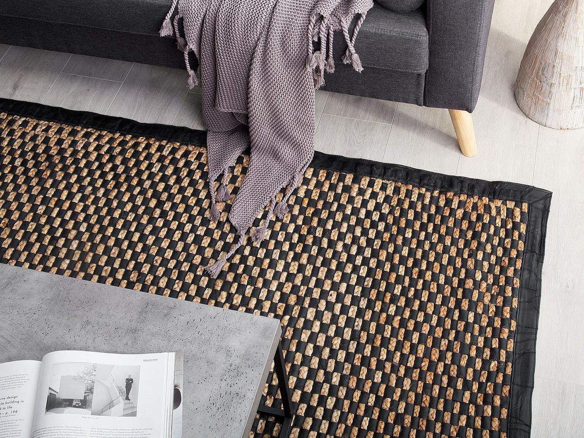 KURZFLOR-TEPPICH Gerce 200/140 cm - Schwarz, Fell (140/200cm) - Beliani