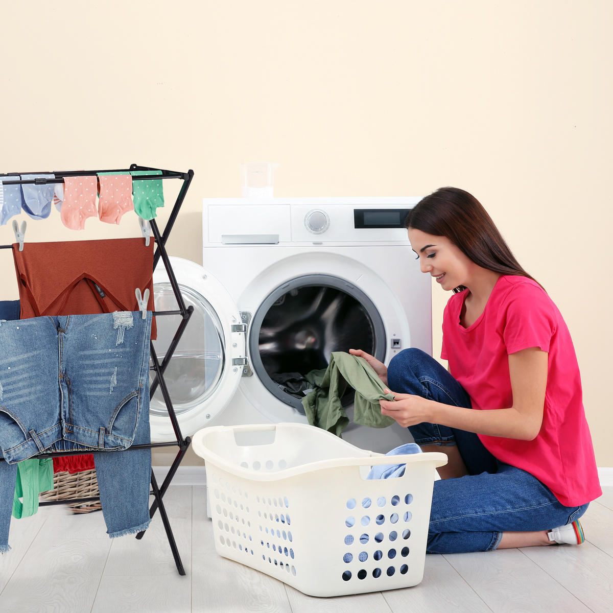 STOJAN na prádlo - čierna, kov/plast (74/106/38cm) - Relaxdays