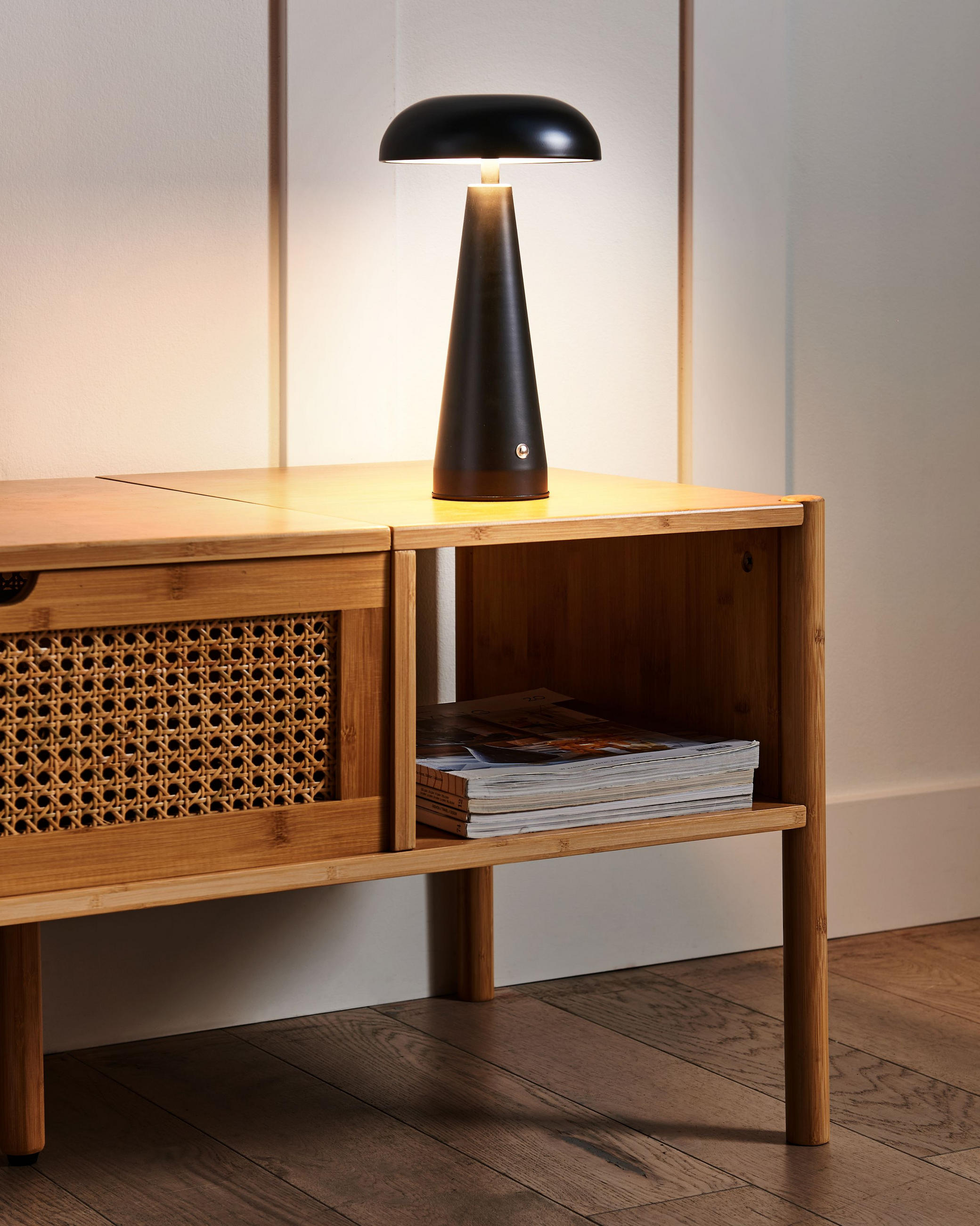 LED-TISCHLEUCHTE Schwarz Bocono - Schwarz, Metall (15/15/28cm) - Beliani