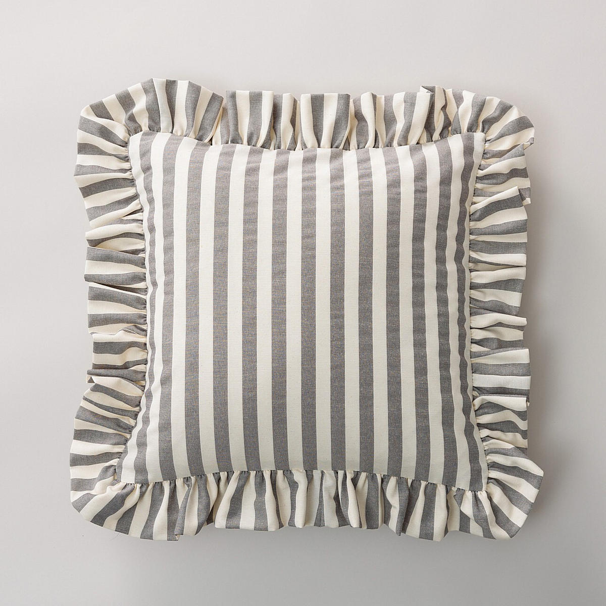 KISSENHÜLLE Charlotte 45x45 cm mit Rüsche - Grau, Textil (45/1cm) - Dekoria