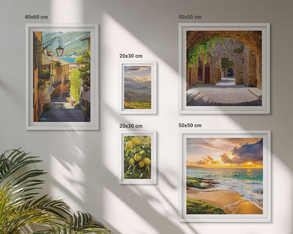 BILDER SET 5er Set - 50x50 cm & 20x30 cm & 40x60 cm Weißer Rahmen - Malerische Straßen am Meer, Strand - Weiß, Kunststoff (40/60cm) - TULUP