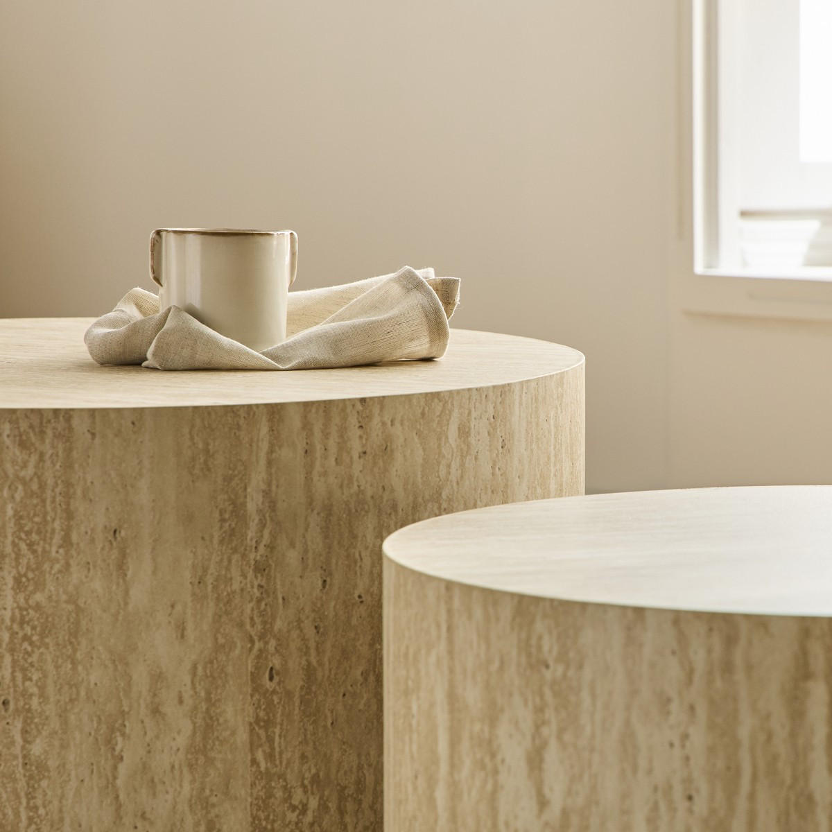 COUCHTISCHE RUND TRAVERTINOPTIK 2er set 58/58/58 cm - Beige, Holzwerkstoff (65.5/58/38cm) - Calicosy