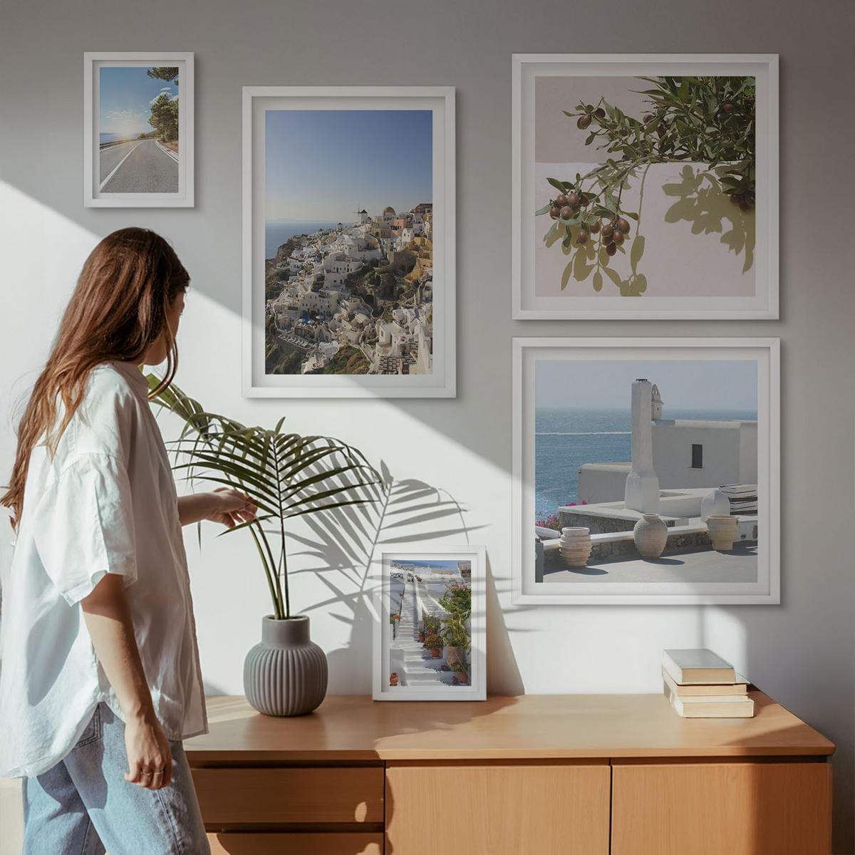 BILDER SET 5er Set - 50x50 cm & 20x30 cm & 40x60 cm Weißer Rahmen - Weiße Treppe mit Blick auf Santorini - Weiß, Kunststoff (40/60cm) - TULUP