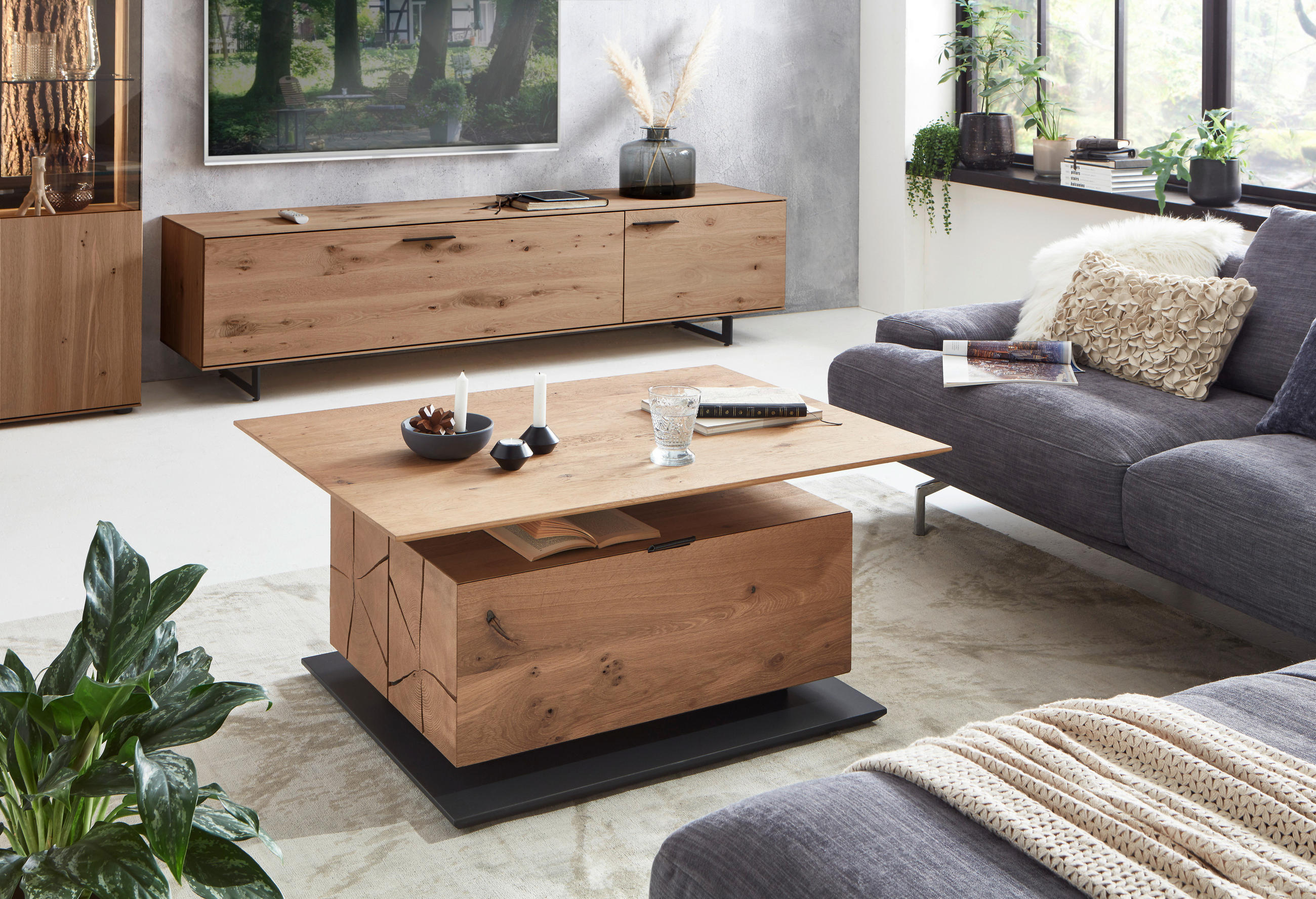 Thumbnail - Valnatura Couchtisch, Eiche, Leder, Kerneiche, vollmassiv, Bodenplatte, 75x47-62x105 cm, Goldenes M, Stauraum, höhenvers...