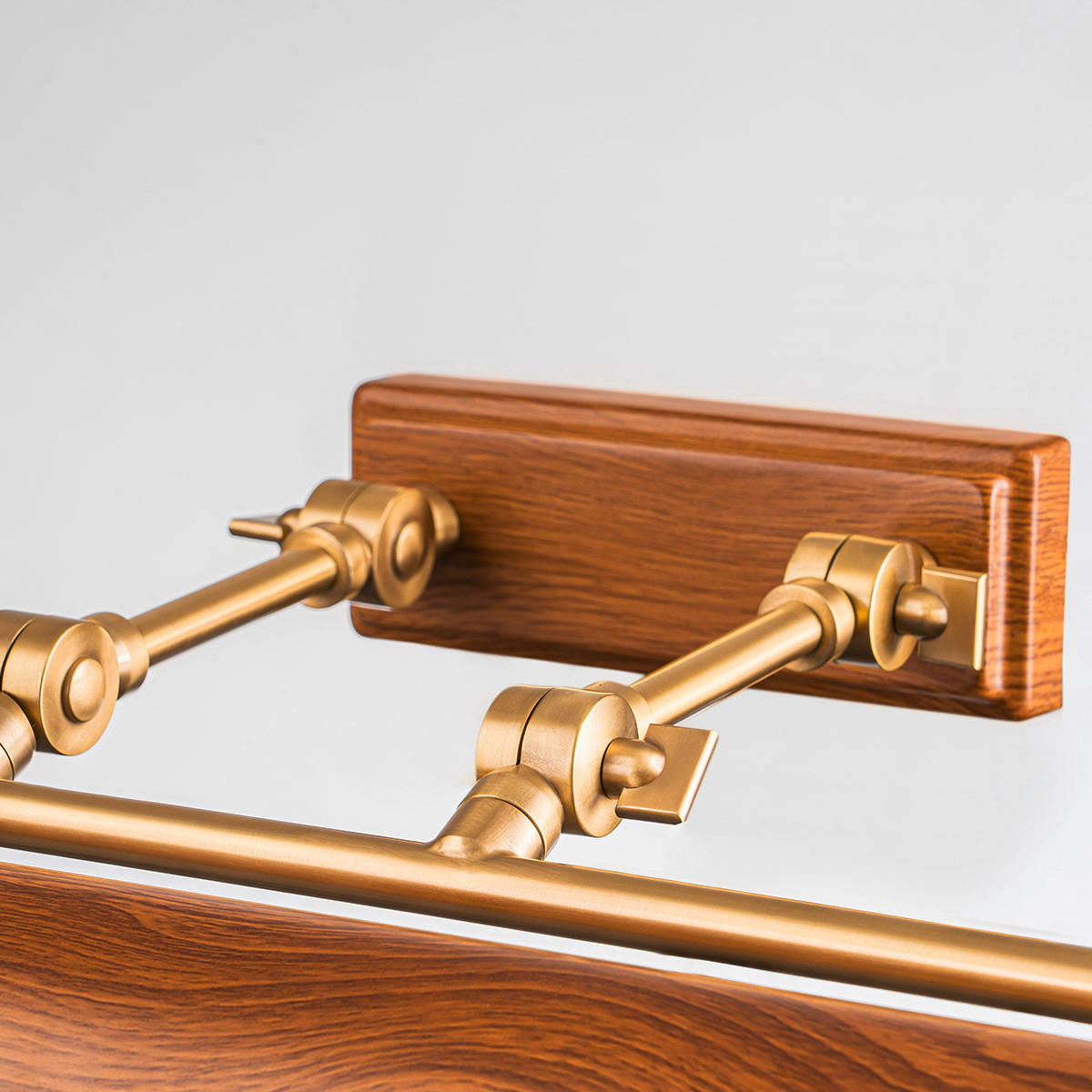 Thumbnail - Elstead Lighting Bilderleuchte Winchfield, Eiche, Messing, Metall, 70.3x12.7 cm, Lampen & Leuchten, Innenbeleuchtung, Wa...