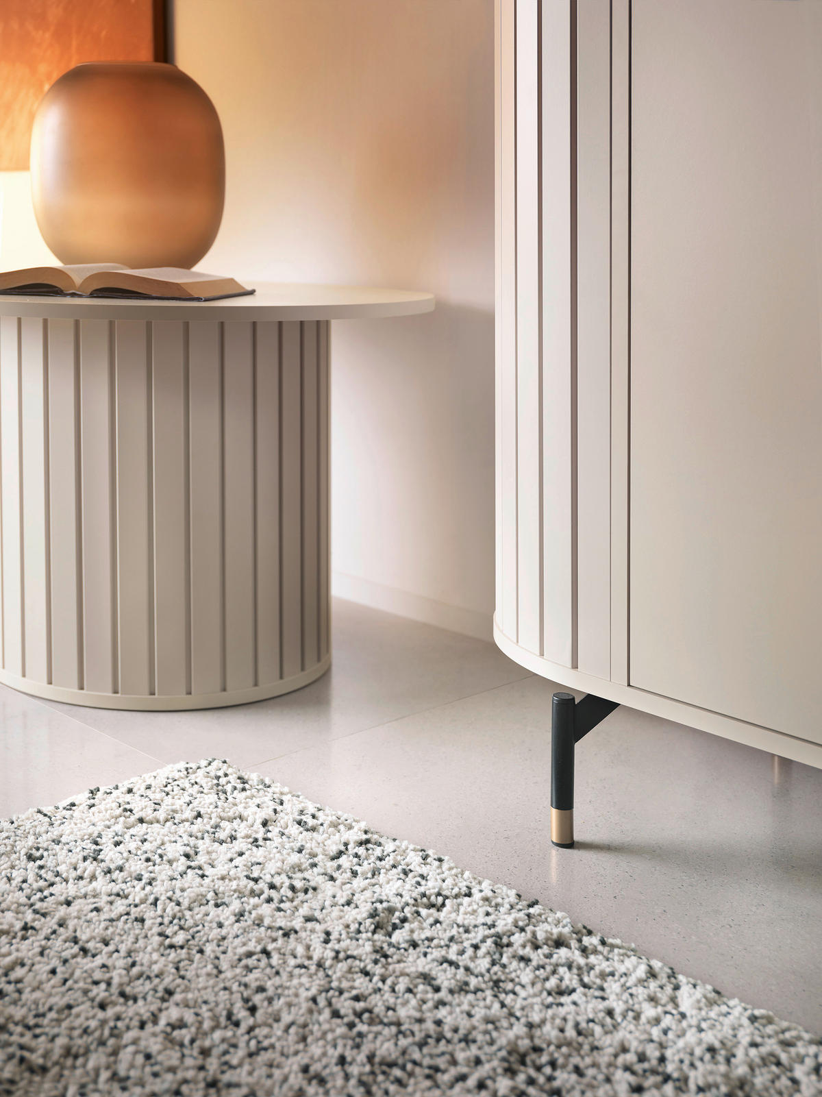 VITRINE  in Schwarz, Goldfarben, Kaschmir  - Kaschmir/Goldfarben, MODERN, Glas/Holzwerkstoff (112,3/155/40cm) - home24