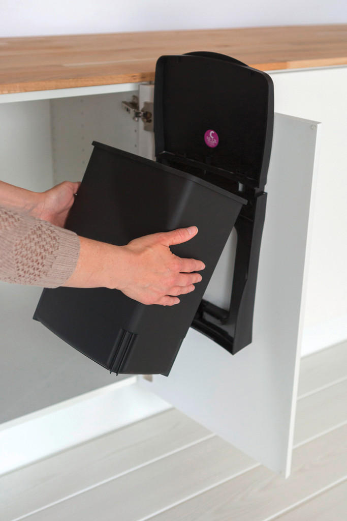 BILLENŐFEDELES SZEMETESVÖDÖR 10 l  - fekete, Basics, műanyag (10l) - Brabantia