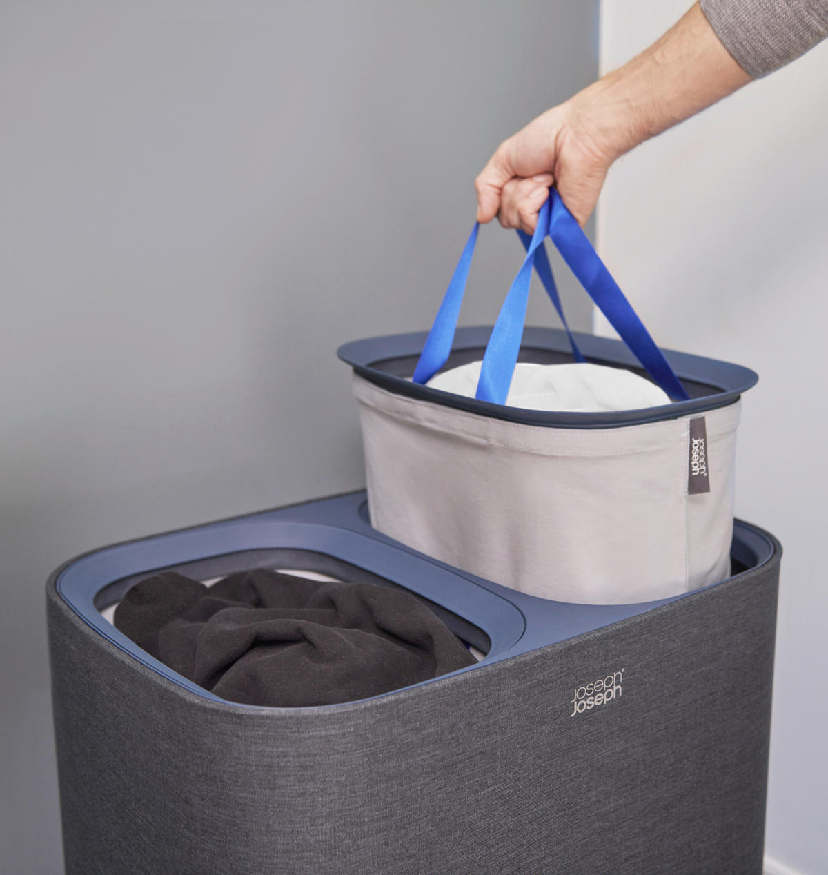 KOŠ ZA PERILO - črna, Basics, umetna masa/tekstil (56/71/39,5cm) - Joseph Joseph