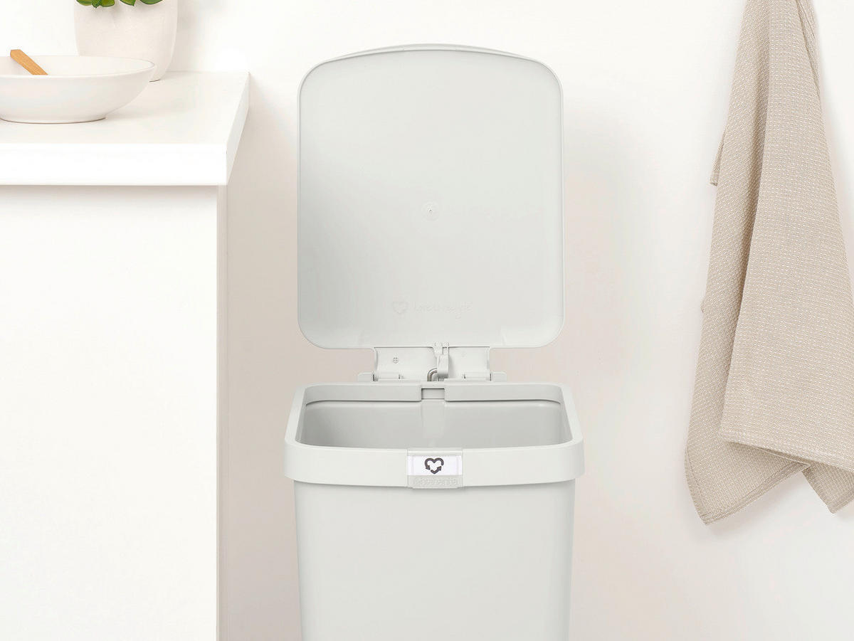 KOŠ ZA SMETI - svetlo siva, Basics, umetna masa (28/40.9/35.2cm) - Brabantia