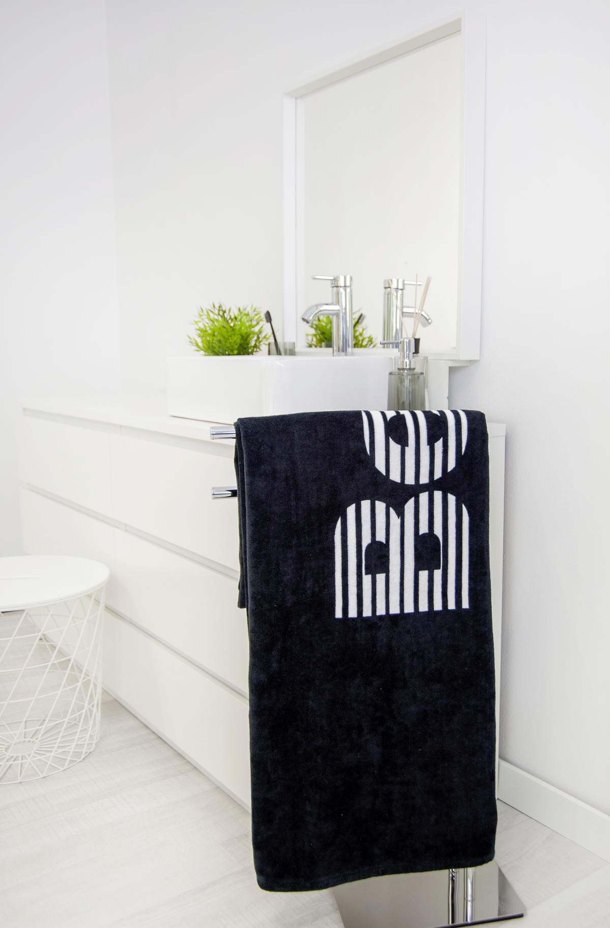 STRANDTUCH Schwarz, Weiß 80/180 cm  - Schwarz/Weiß, KONVENTIONELL, Textil (80/180cm) - Bench