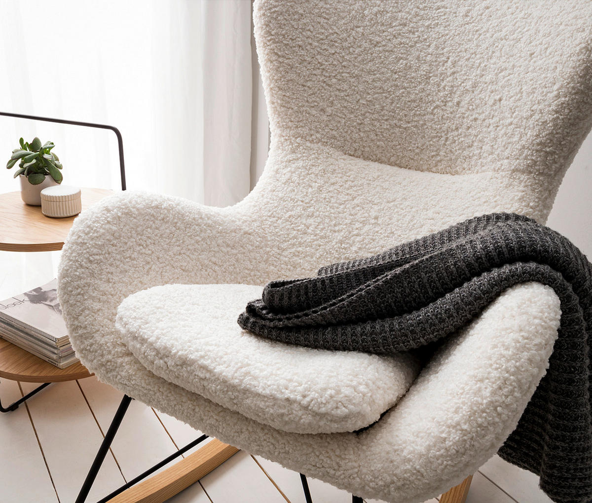 GUNGFÅTÖLJ i teddy tyg vit  - vit/svart, Modern, metall/trä (76/103/100cm) - home24