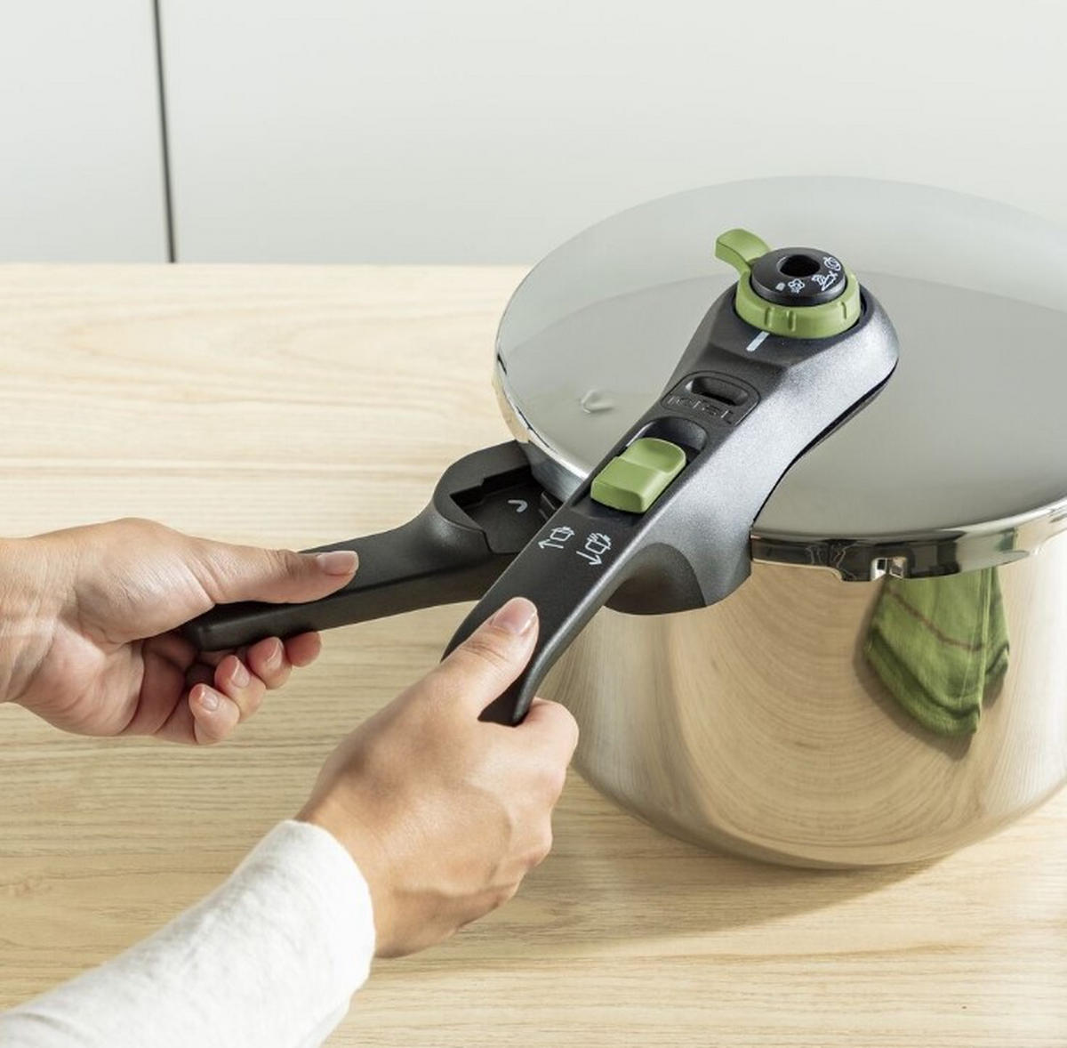 TRYCKKOKARE Secure trendy 8 l  - stålfärgad/svart, Basics, metall (8l) - Tefal