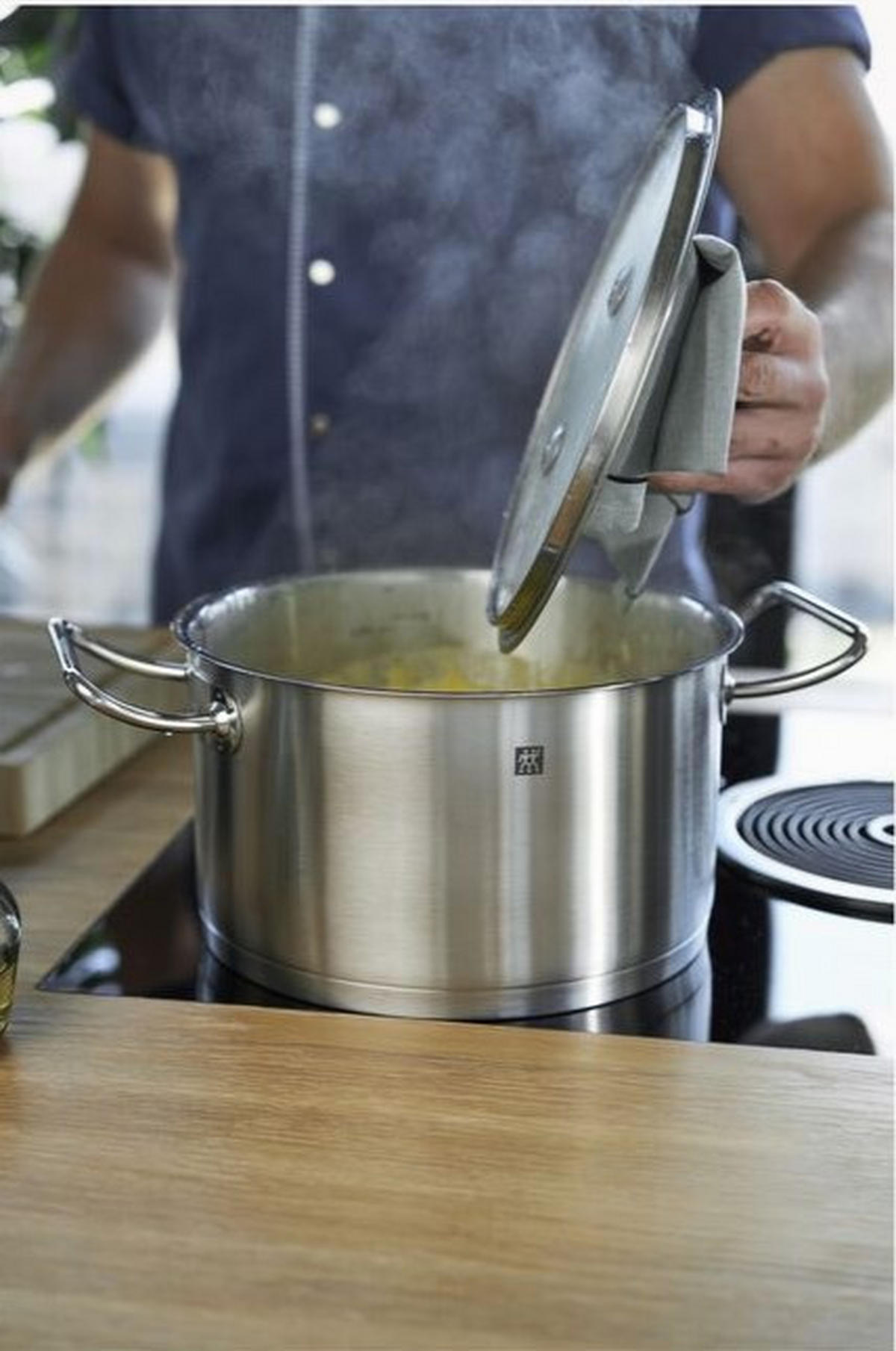 GRYTA FÖR KÖTT  - stålfärgad, metall (24cm) - Zwilling