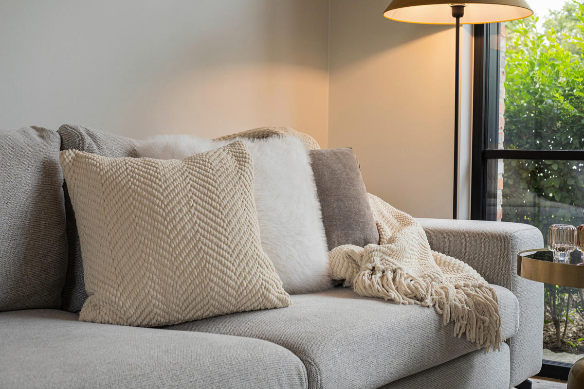 OKRASNA BLAZINA  RENEE    45/45 cm         - krem barve, Konvencionalno, tekstil (45/45cm)