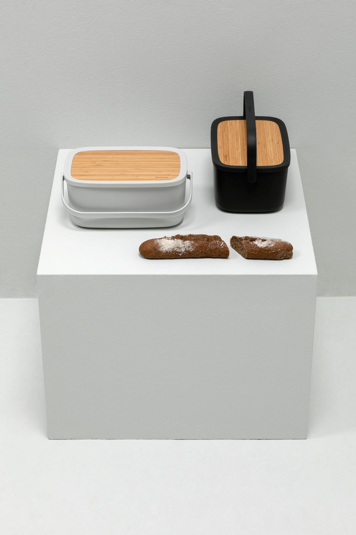 POSODA ZA KRUH   39.5/16.3/25.5 cm           - temno siva, Design, umetna masa/les (39.5/16.3/25.5cm) - Brabantia