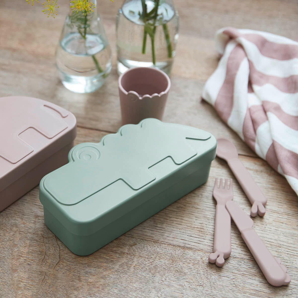 LUNCHBOX - Salbeigrün/Hellgrün, Basics, Kunststoff (10,4/21,3/6,2cm) - done by deer