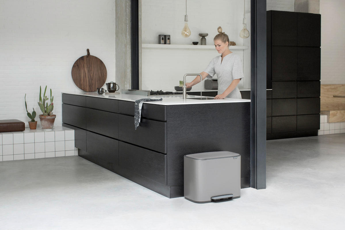 ODPADKOVÝ KOŠ  33 l - šedá/černá, Design, kov/plast (54/44/36,5cm) - Brabantia