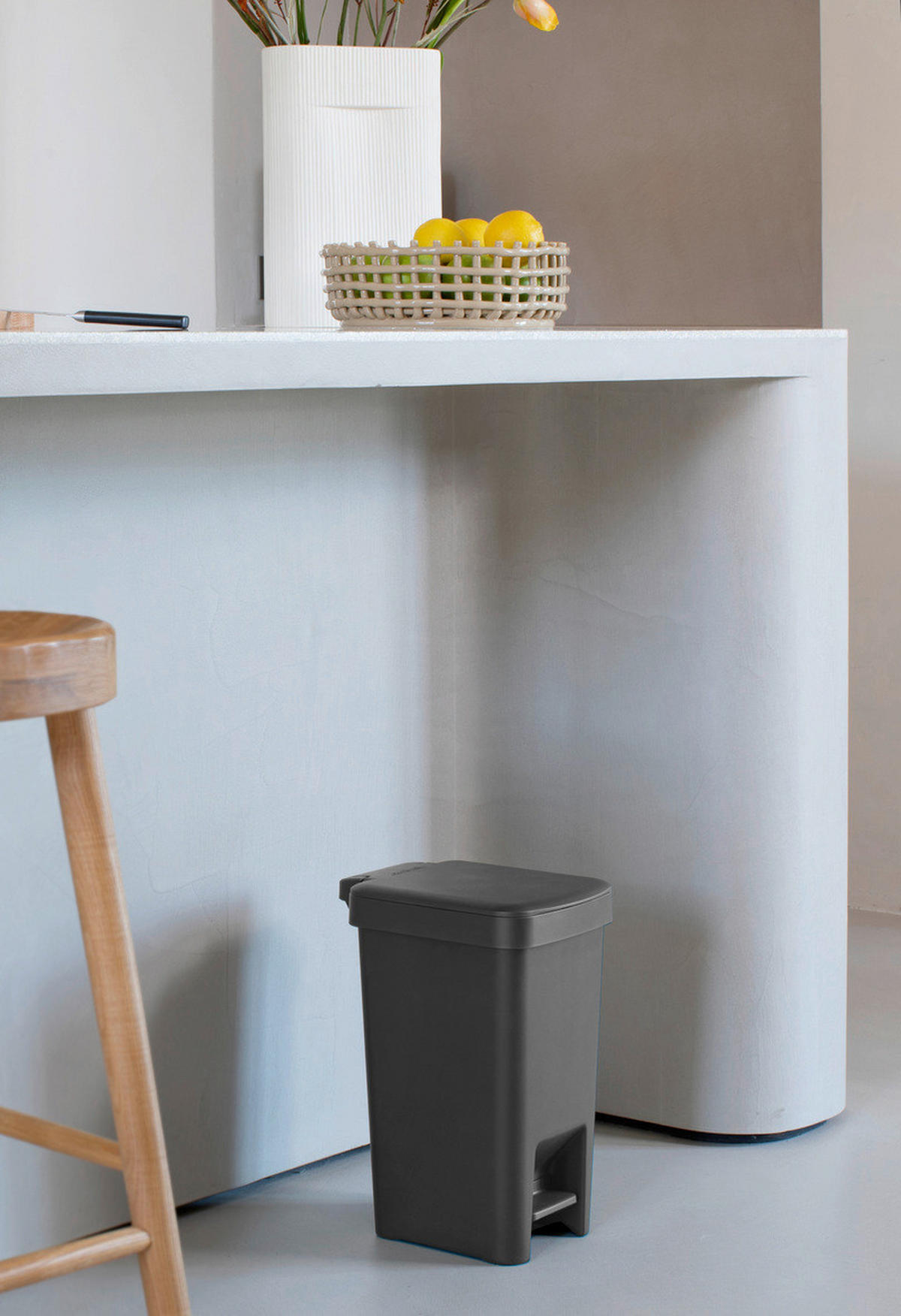 KOŠ ZA SMETI - temno siva, Basics, umetna masa (20.3/38.1/26.5cm) - Brabantia