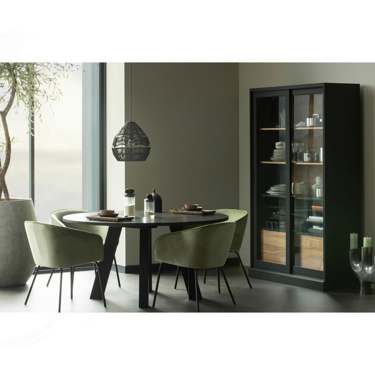 VITRINE in massiv Kiefer Schwarz, Walnussfarben  - Nussbaumfarben/Walnussfarben, Design, Glas/Holz (125/200/57cm) - Livetastic