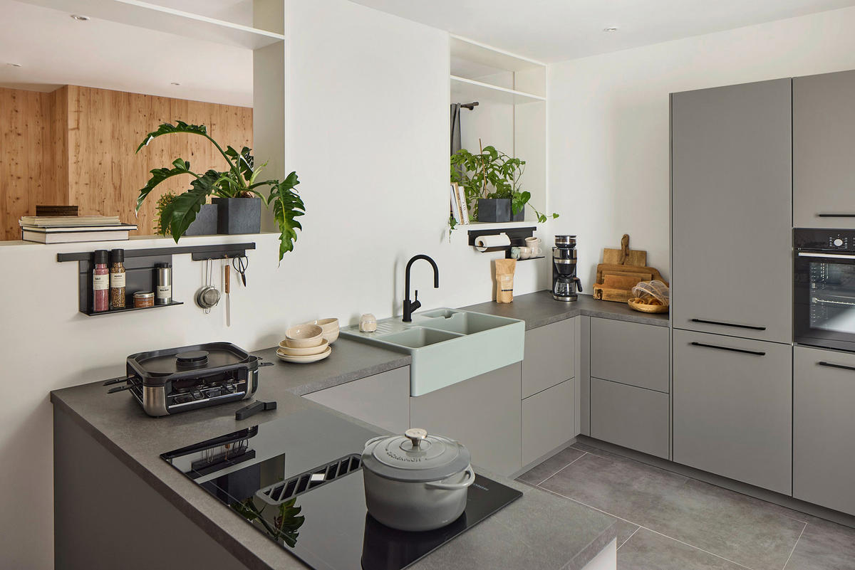 HÄLL MED INBYGGD KÖKSFLÄKT 2300630835201-45  - svart, Basics, glas (83/20/51,5cm) - Respekta