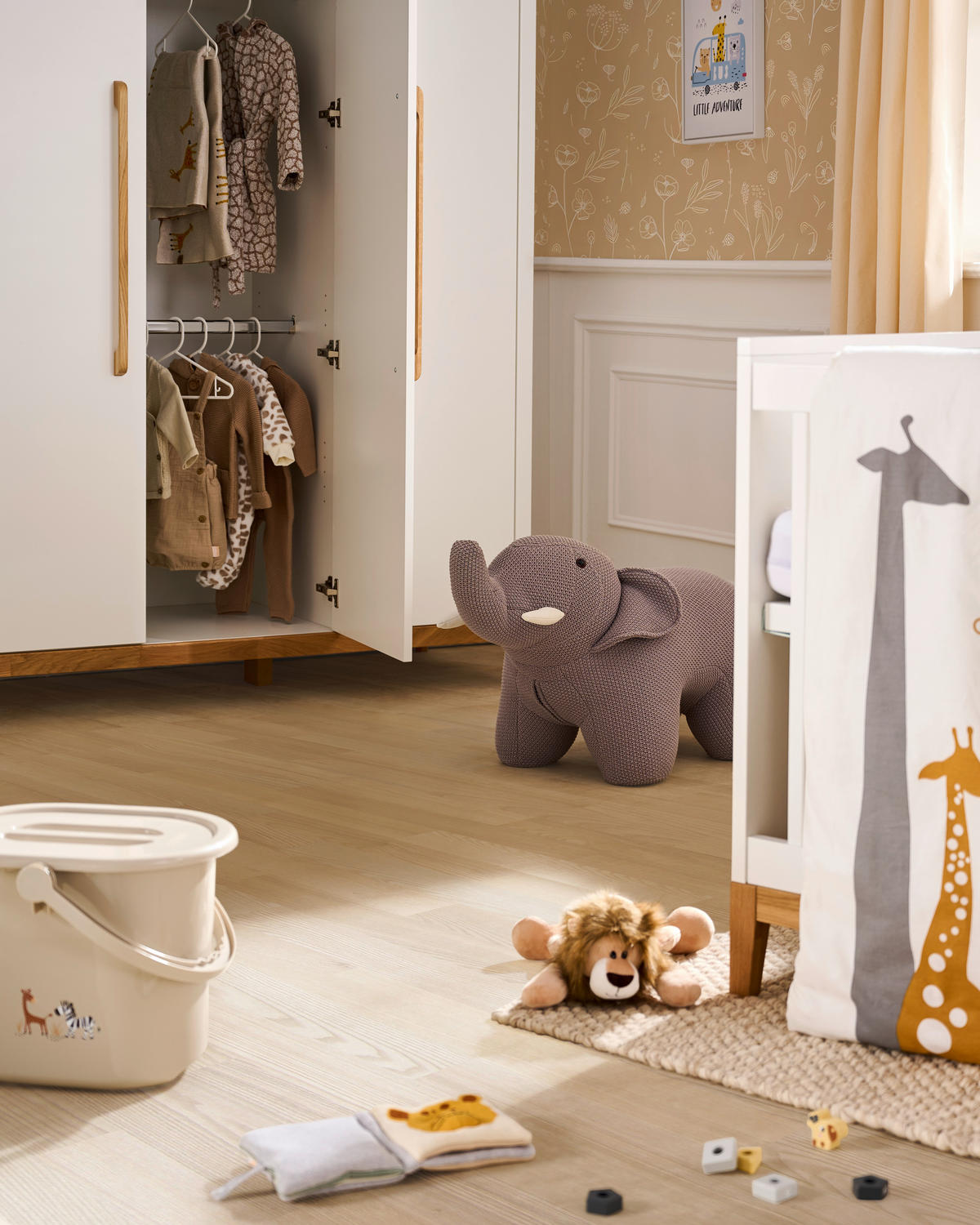 BABYKLEIDERSCHRANK Scandic Weiß, Eichefarben  - Eichefarben/Weiß, Design, Holz/Holzwerkstoff (135/190/55cm) - Jimmylee