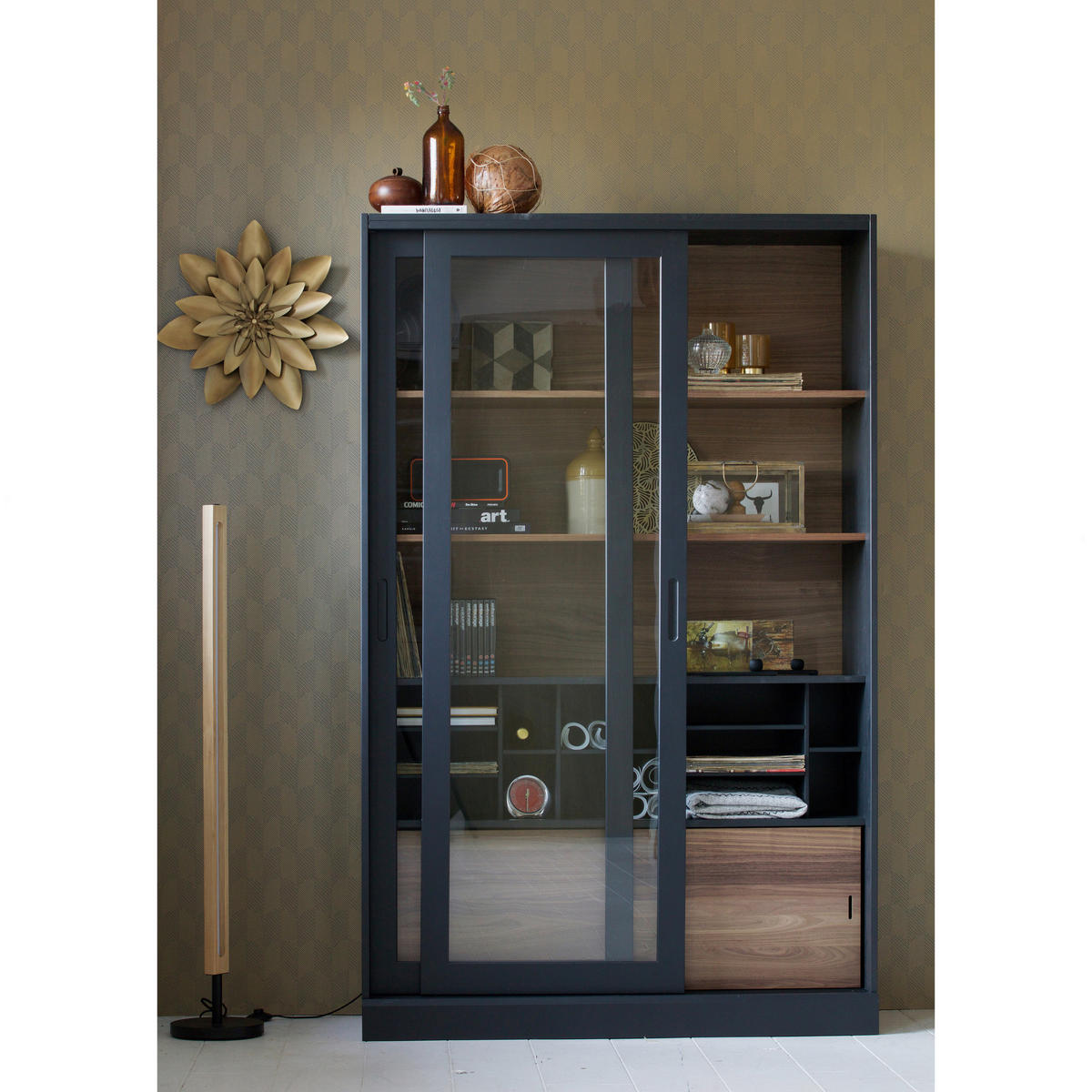 VITRINE in massiv Kiefer Schwarz, Walnussfarben  - Nussbaumfarben/Walnussfarben, Design, Glas/Holz (125/200/57cm) - Livetastic