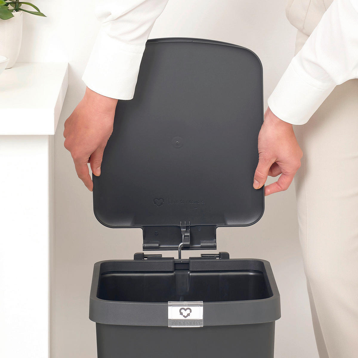 KOŠ ZA SMETI - temno siva, Basics, umetna masa (28/40.9/35.2cm) - Brabantia