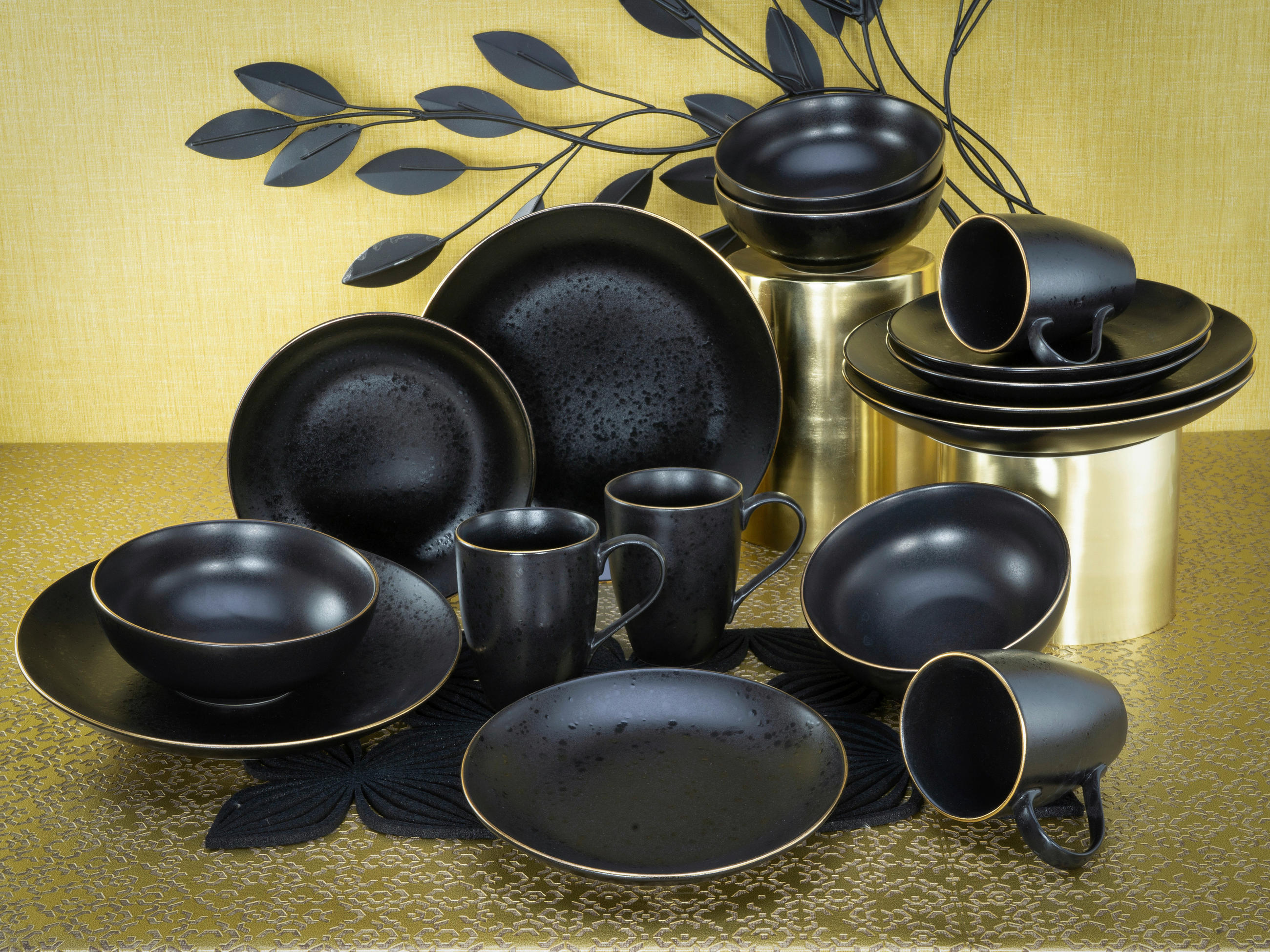KOMBISERVICE Schwarz 16-teilig Industrial Gold Black  - Schwarz, KONVENTIONELL, Keramik (34/31/33cm) - Creatable
