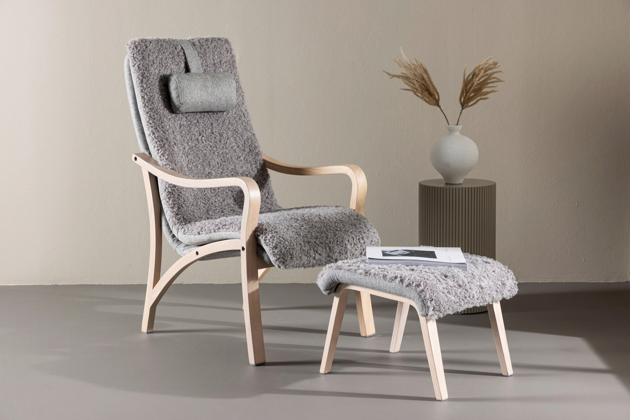STOL MED ARMSTÖD  - ljusgrå/ekfärgad, Modern, trä/textil (60/107/89cm) - Livetastic