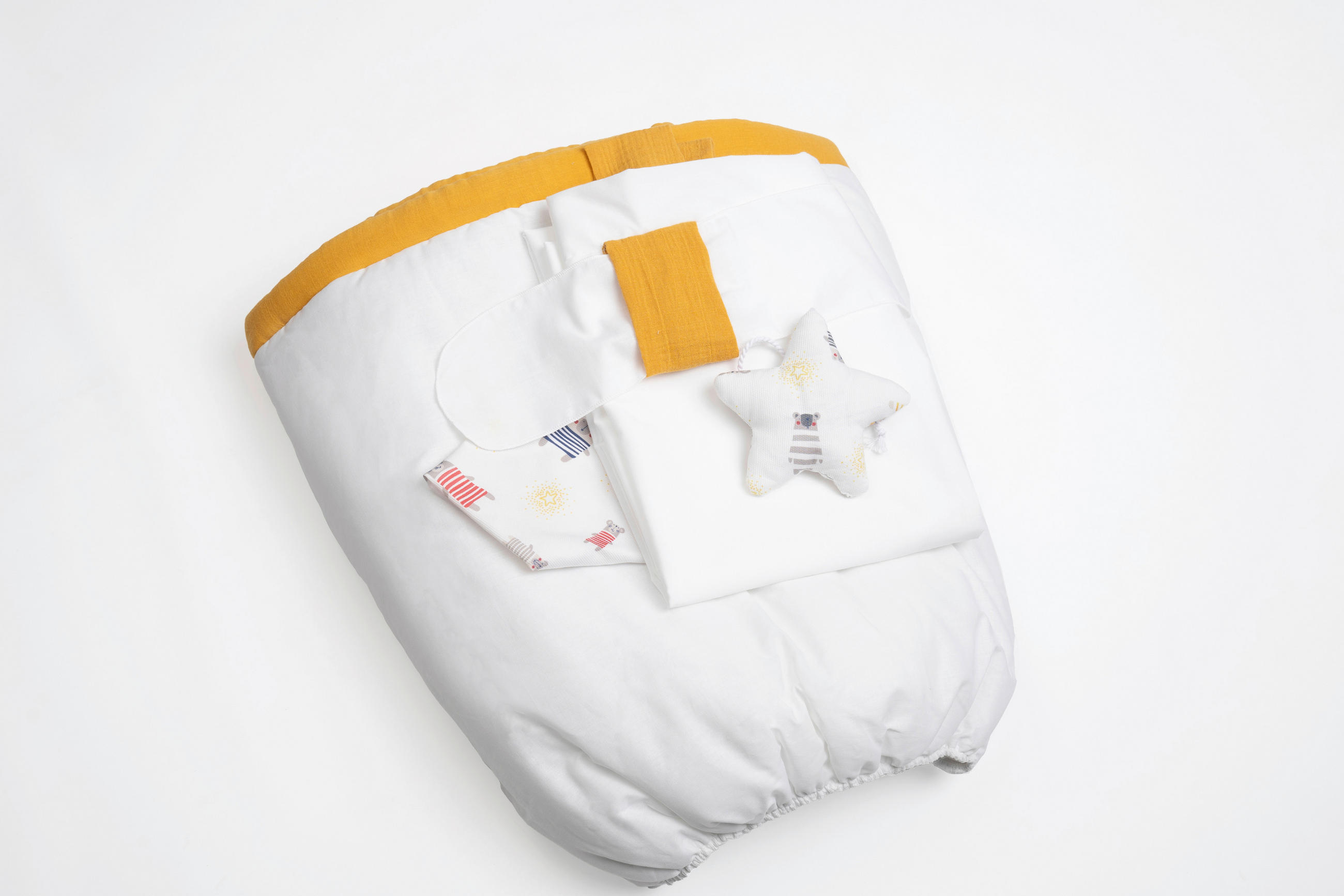 Mionido Stubenwagenset Pyjamabär Weiß, Currygelb 130x180 cm