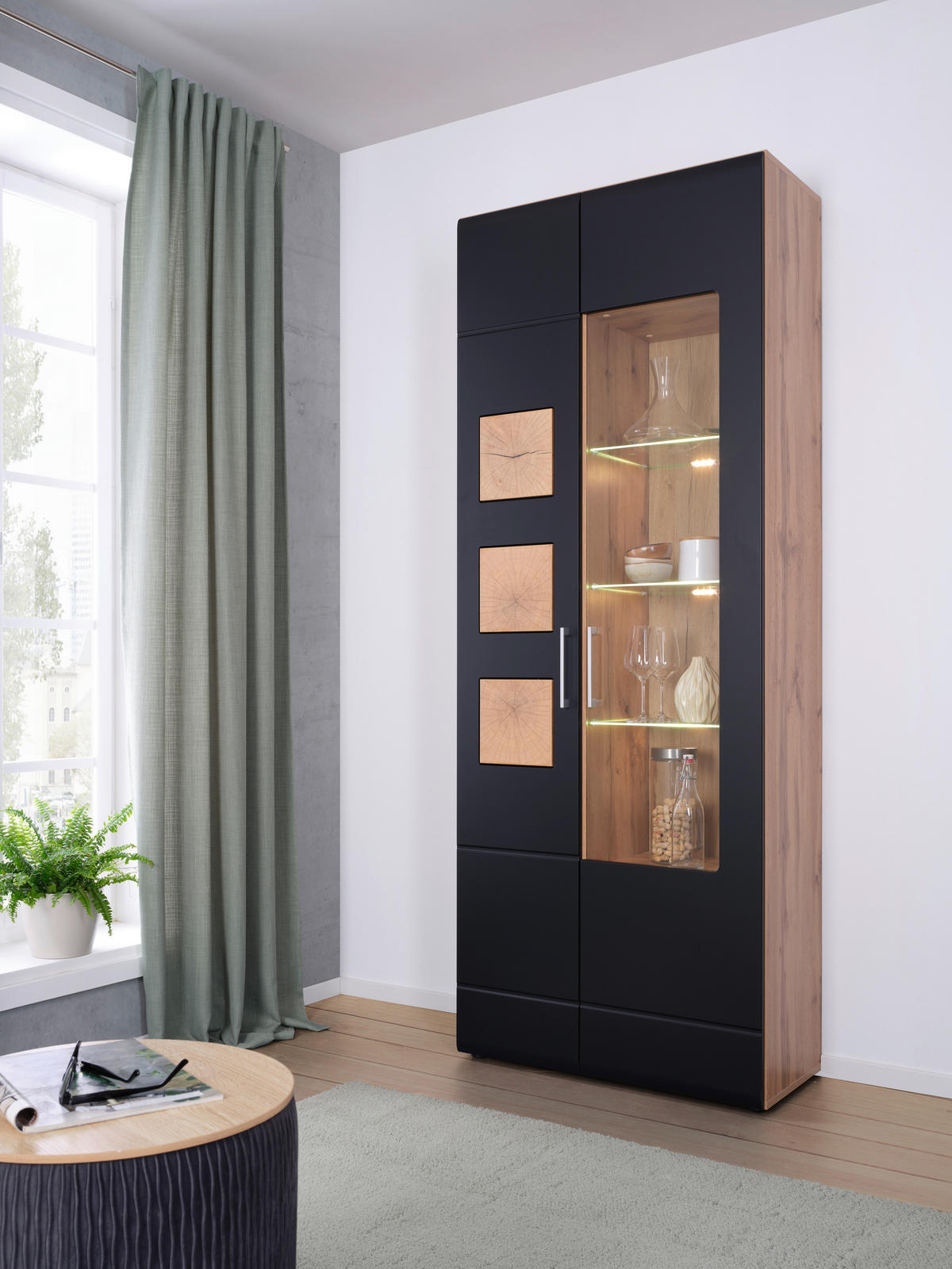 Vitrină, negru, culoare lemn stejar  - culoare crom/culoare lemn stejar, Konventionell, plastic/sticlă (80/208/37cm) - Hom`in