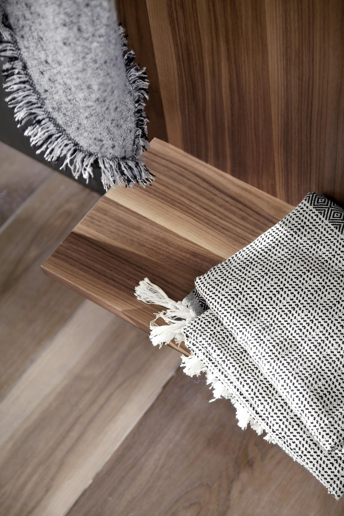 GARDEROBE 4-teilig  in 373/201/35 cm  - Anthrazit/Nussbaumfarben, Design, Glas/Holz (373/201/35cm) - Moderano