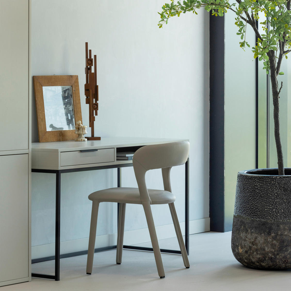 SCHREIBTISCH 130/58/75 cm  in Grau  - Schwarz/Grau, MODERN, Holz/Metall (130/58/75cm) - Livetastic